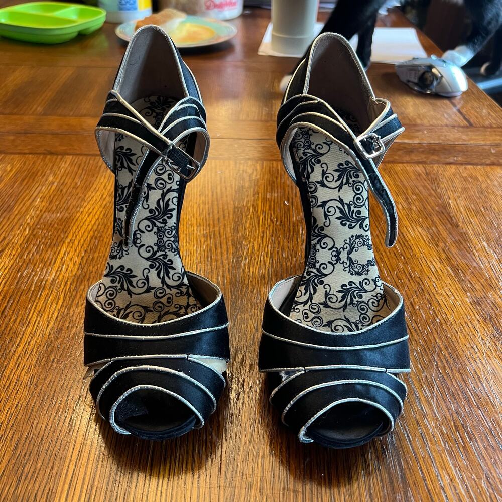 Betsey Johnson Black & Gold Peep Toe Heels Size 8 - Picture 8 of 12